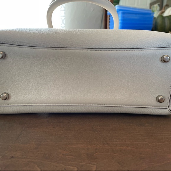 Coach Brooklyn Carryall in White.  Pristine like new condition - Picture 4 of 4